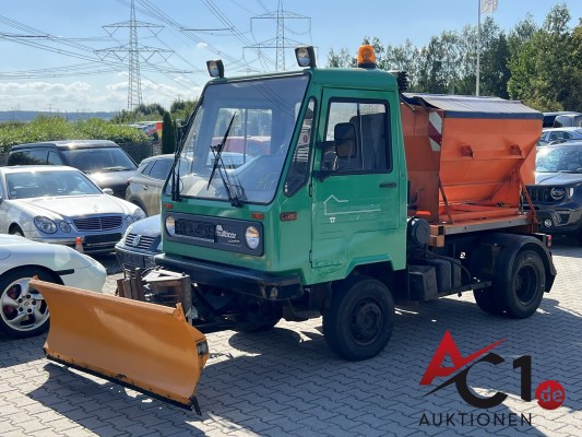 Bild Multicar M26 mit Schneepflug und Aufsatzstreuer 4x4