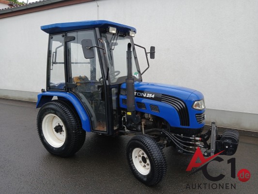 Bild Kleintraktor Foton 254 Allrad mit Schiebeschild und Streuer